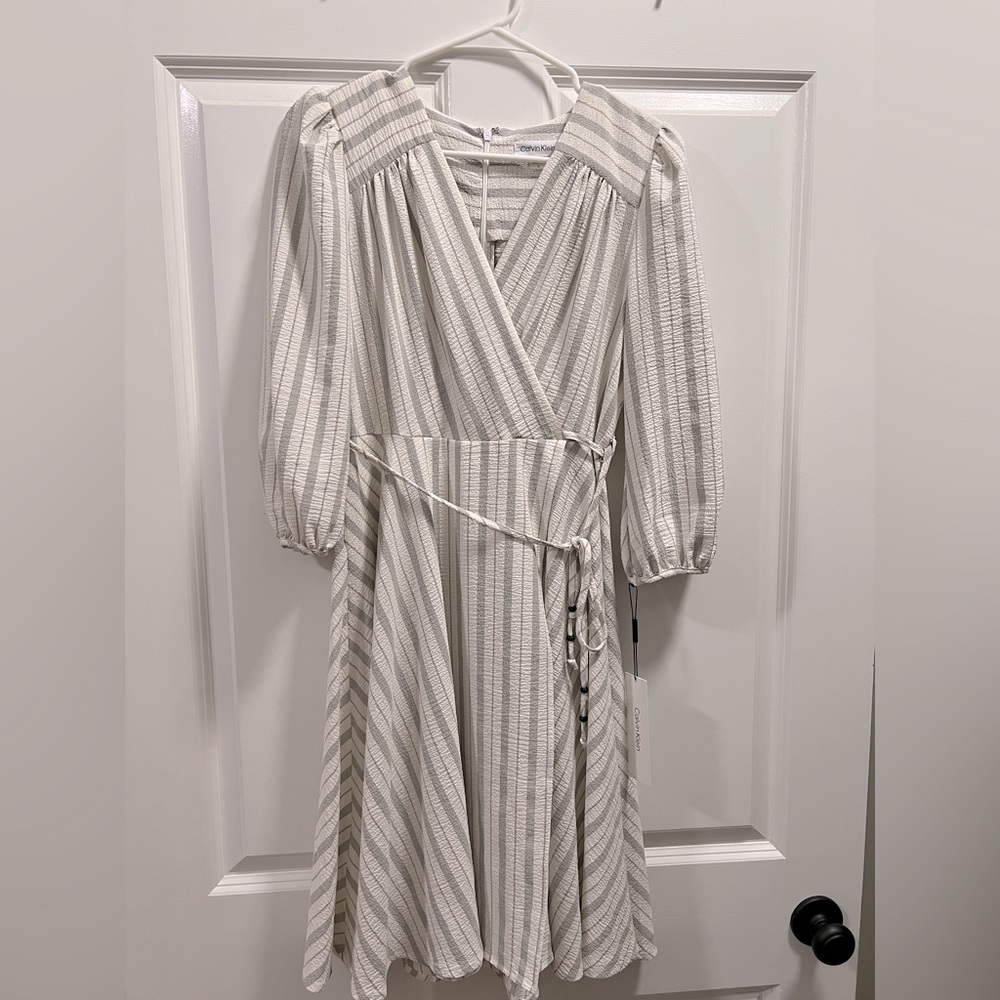Calvin Klein Women’s Dress Size 4 Gray and White